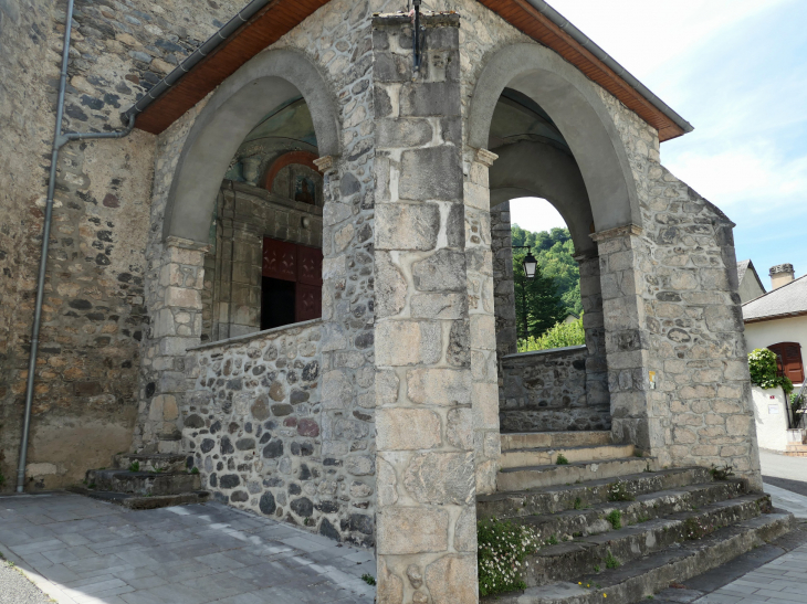 L'entrée de l'église - Borce