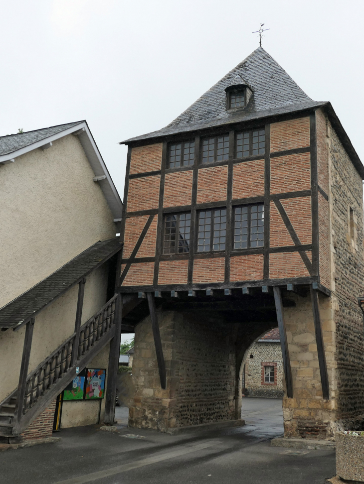 Porte Nord du 14ème siècle - Bougarber