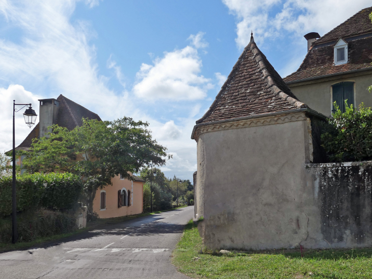 Dans le village - Burgaronne