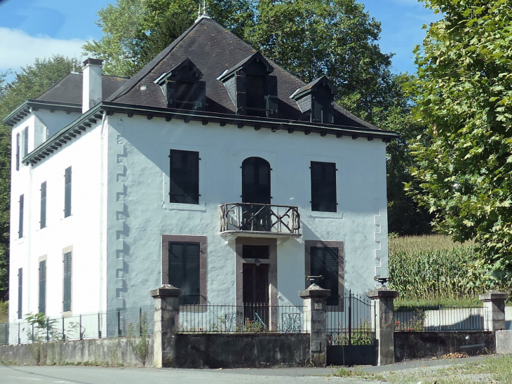 Belle maison dans la campagne - Bustince-Iriberry