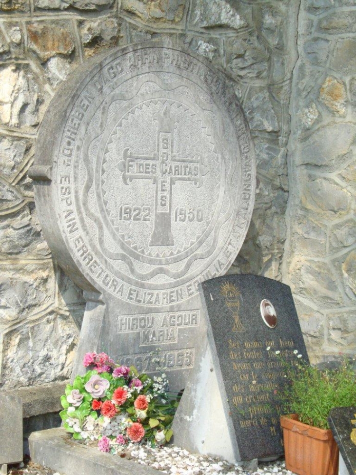 Chéraute (64130) stèle basque à la chapelle d'Hoquy