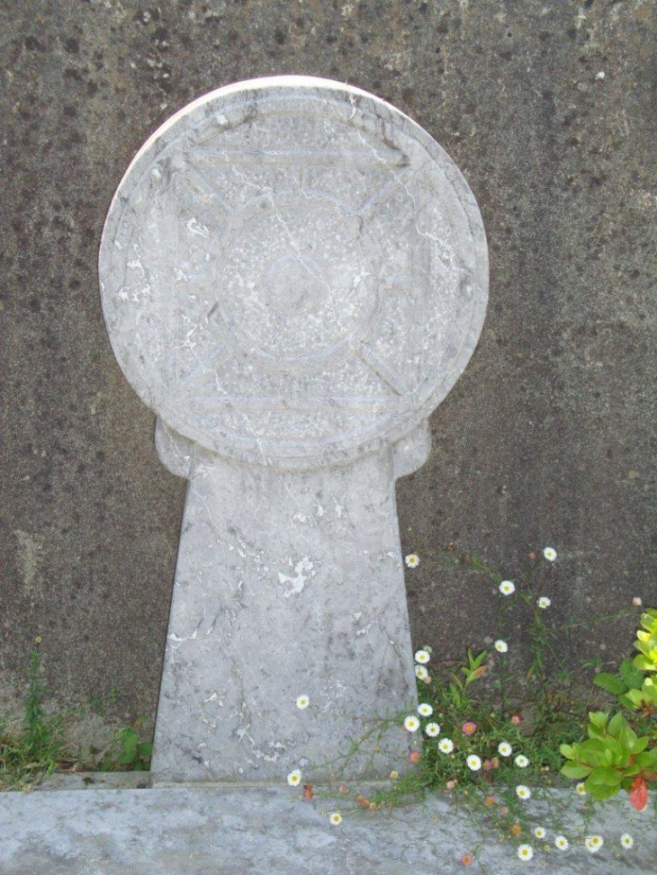 Chéraute (64130) stèle basque à l'actuel cimetière