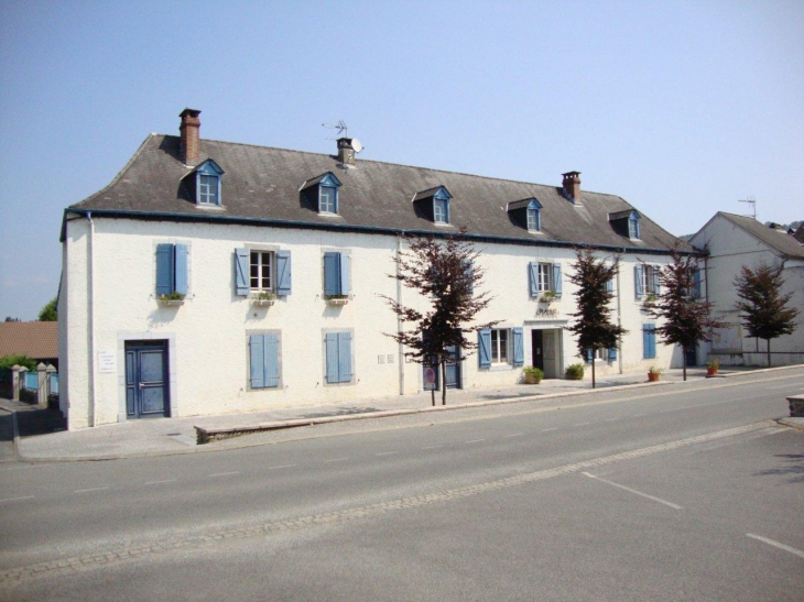 Chéraute (64130) la mairie