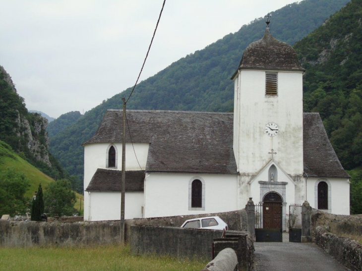 Escot (64490) église