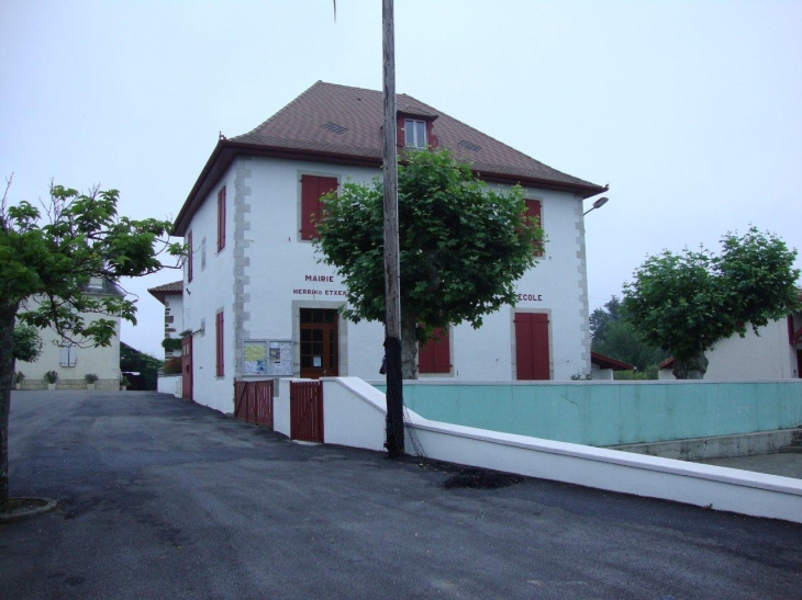 Etcharry (64120) la mairie