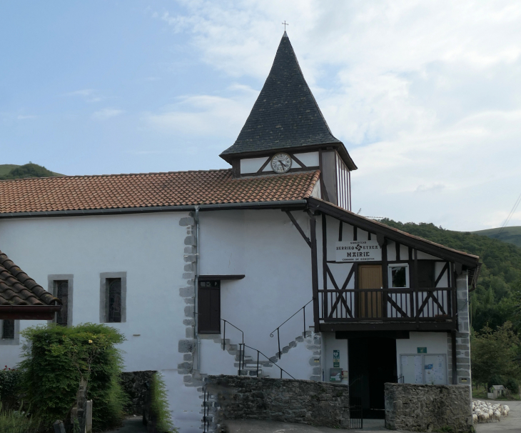 La mairie dans l'église - Gamarthe