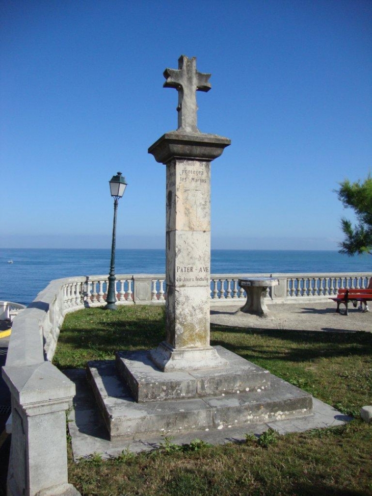 Guéthary (64210) croix des marins