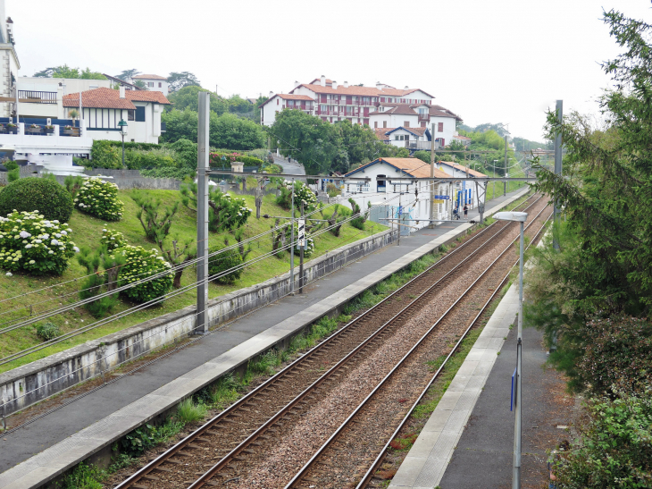 La voie de chemin de fer sur la falaise - Guéthary