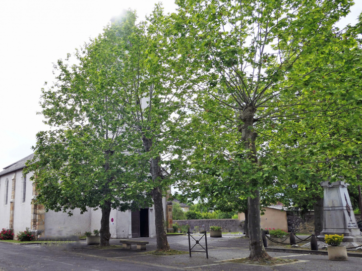 La place de l'église - Gurs