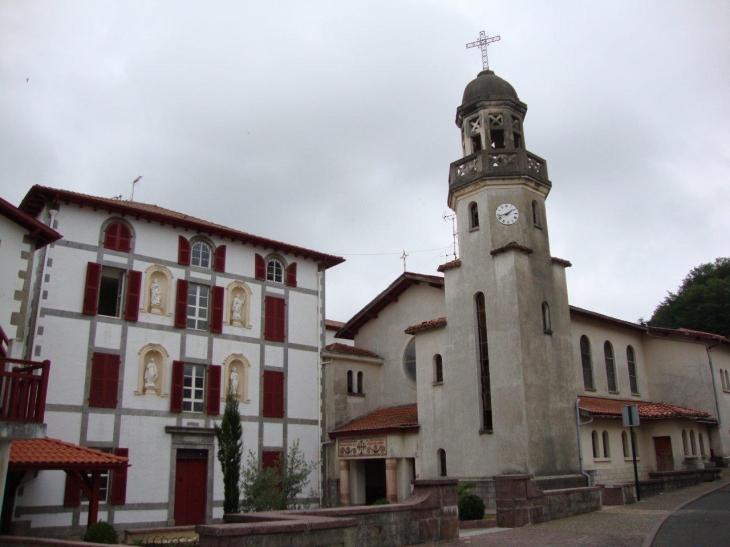 Hasparren chapelle du Sacré-Coeur et lycée