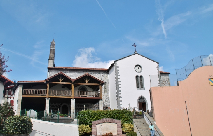     église de la Décollation  de St Jean-Baptiste  - Iholdy