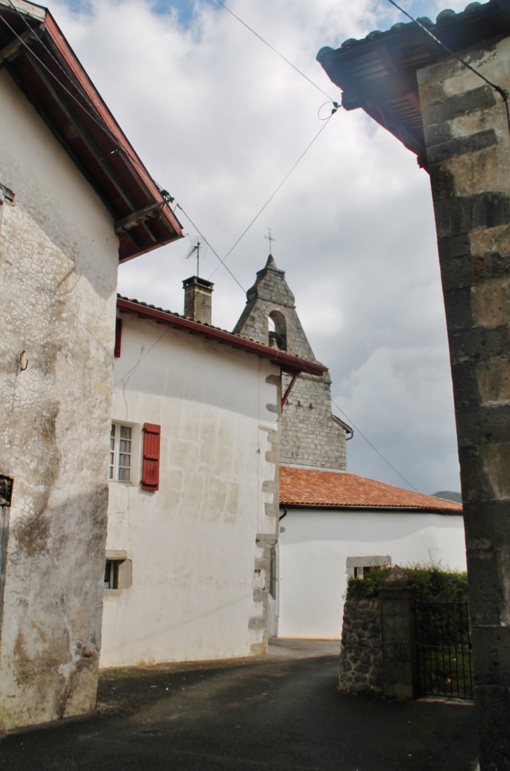     église de la Décollation  de St Jean-Baptiste  - Iholdy