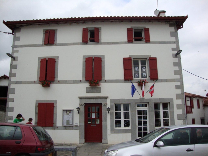 Irissarry (64780) la mairie