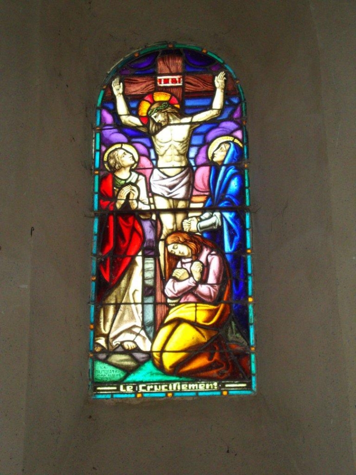 Issor (64570) église: vitrail 3 La crucifixion