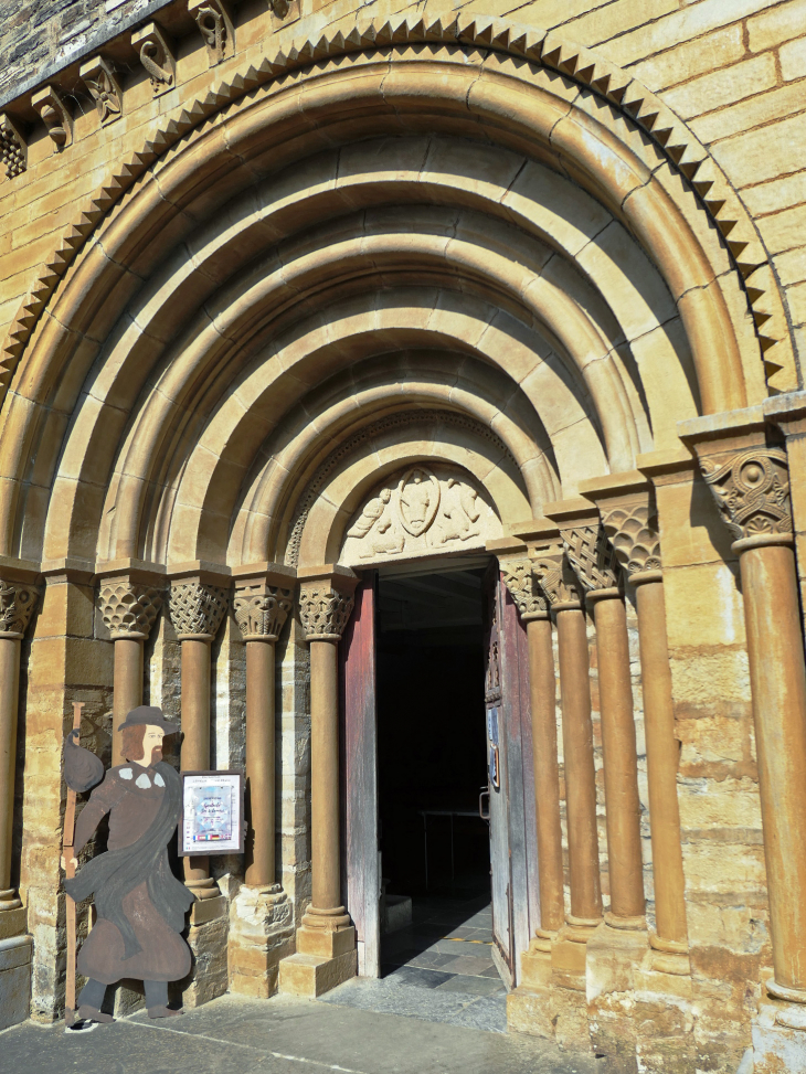 Le portail roman de l'église - L'Hôpital-Saint-Blaise