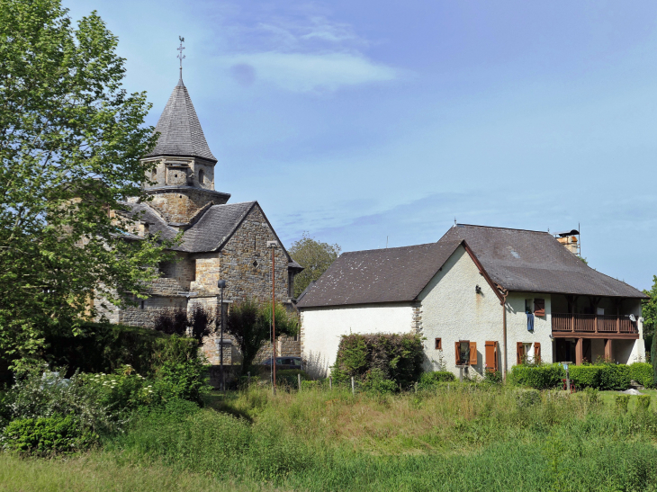 Vue sur le village et l'église - L'Hôpital-Saint-Blaise