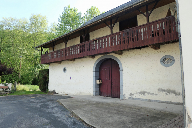 Dans le village - L'Hôpital-Saint-Blaise