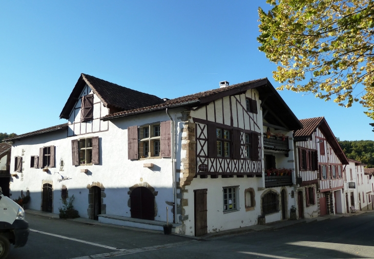 Maisons du village. - La Bastide-Clairence