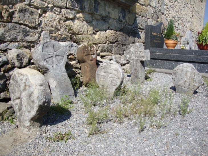 Lacarry-Arhan-Charritte-de-Haut (64470) à Lacarry, vieilles stèles basques