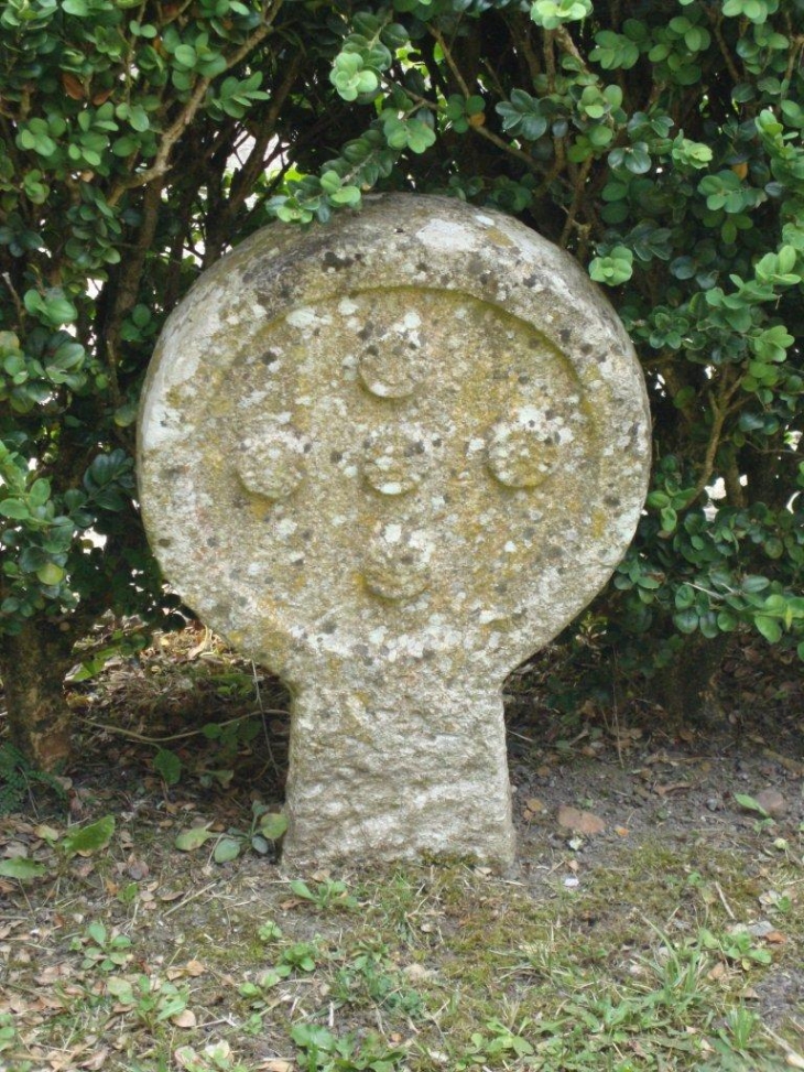Lacommande (64360) stèle basque 