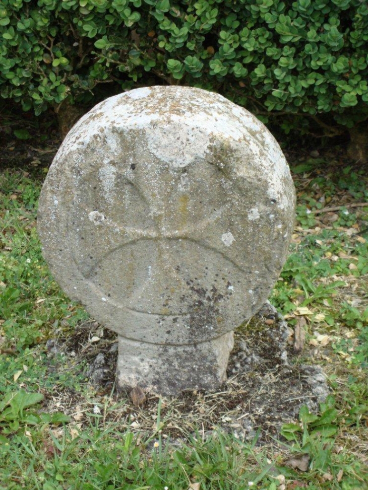 Lacommande (64360) stèle basque 