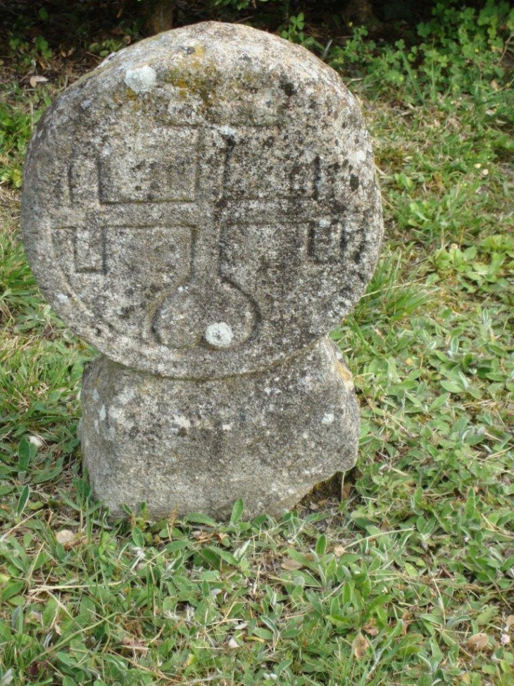 Lacommande (64360) stèle basque