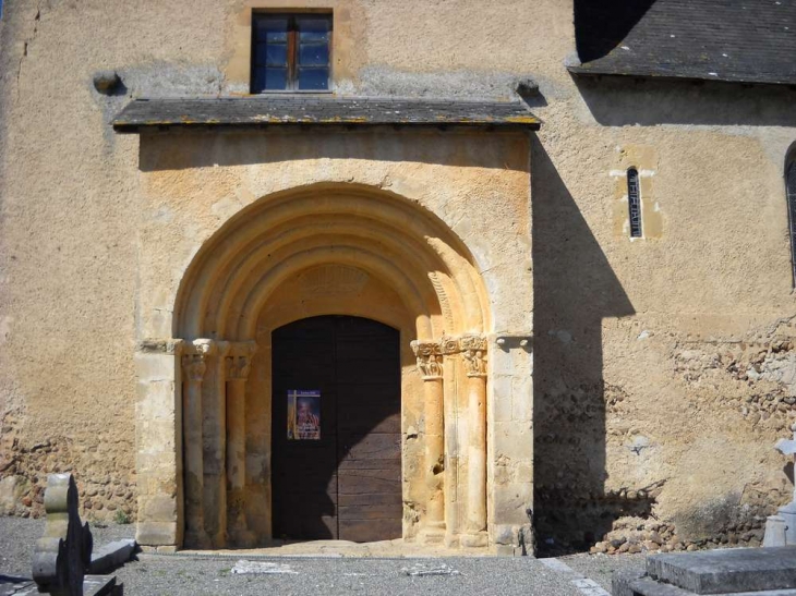 Portail de l'église romane - Lannecaube