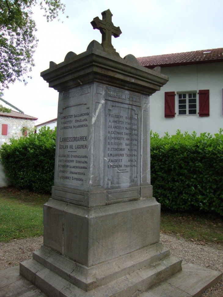 Larressore (64480) MONUMENT AUX MORTS