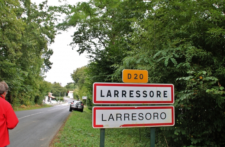  - Larressore