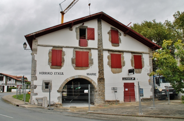 La Mairie et la Poste - Larressore