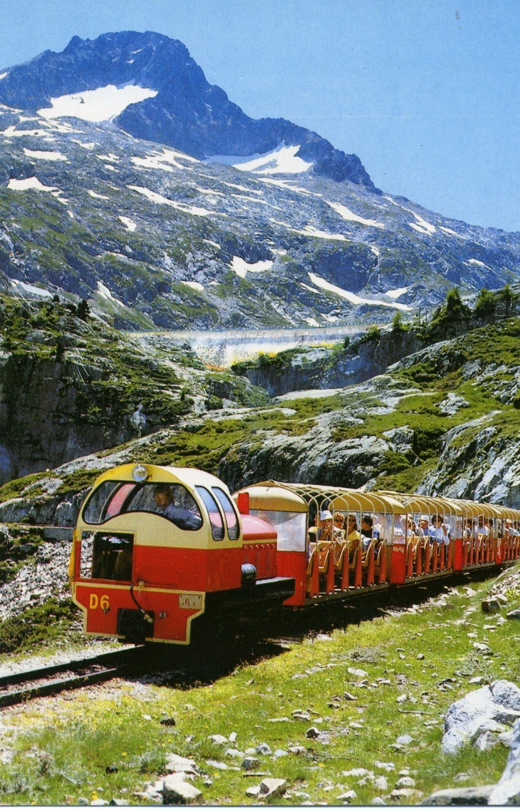 Lac d'Artouste. Le train, le barrage et le Pic Palas . 2974m (carte postale de 1990) - Laruns