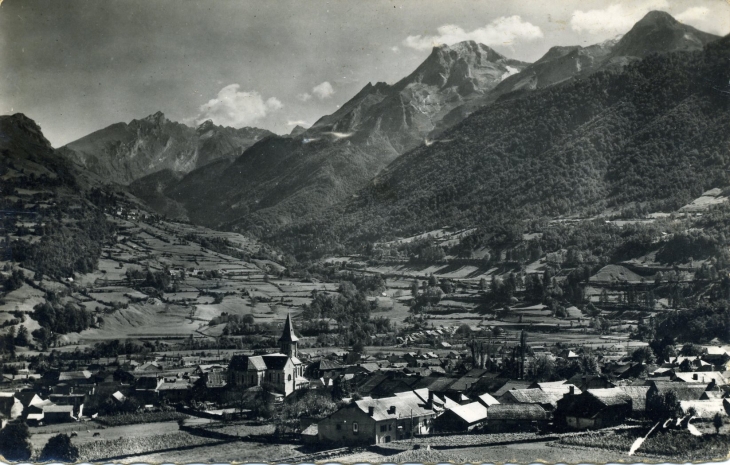 Vue générale - Le Ger 2612m - (carte postalede 1950) - Laruns