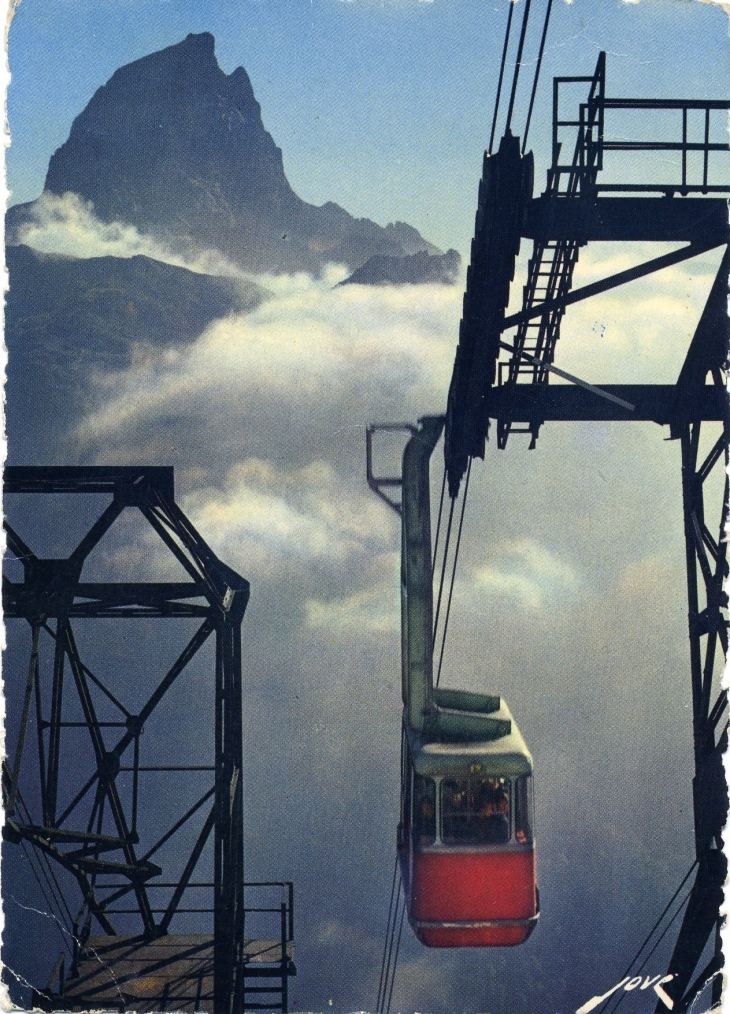 Le Pic du Midi d'Ossau 2886m, descente dans les nuages ( carte postale de 1960) - Laruns