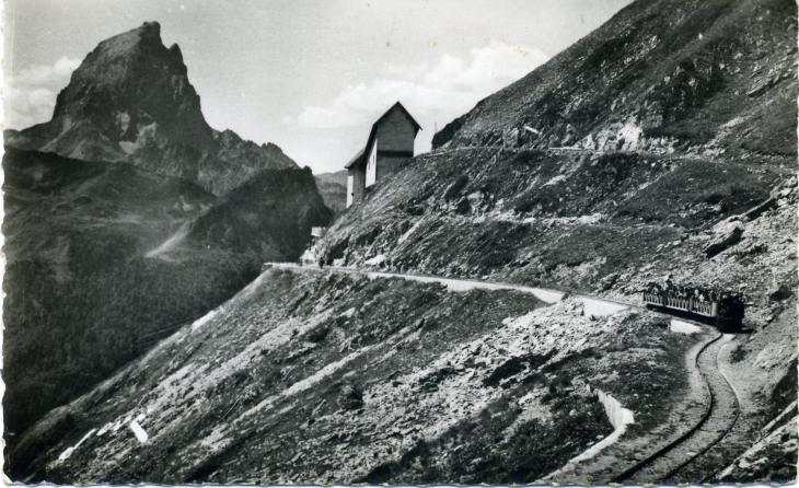 Le Lac d'Ossau 2886m et le Train d'Artouste (carte postale de 1950) - Laruns