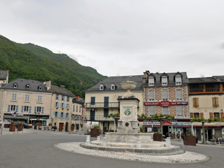 La place centrale - Laruns