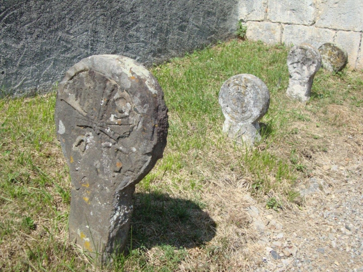 Lichans-Sunhar (64470) à Sunhar, stèles basques