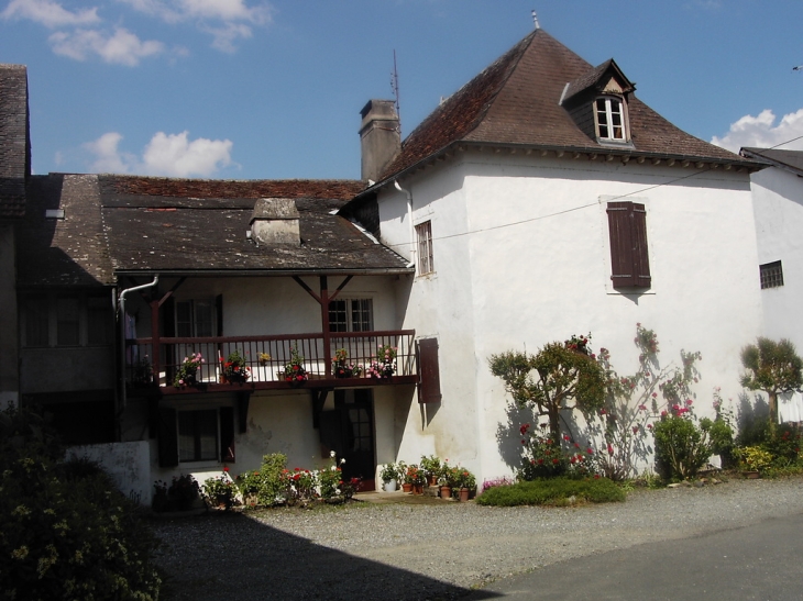 Maison Jouan place de l'église - Lucq-de-Béarn