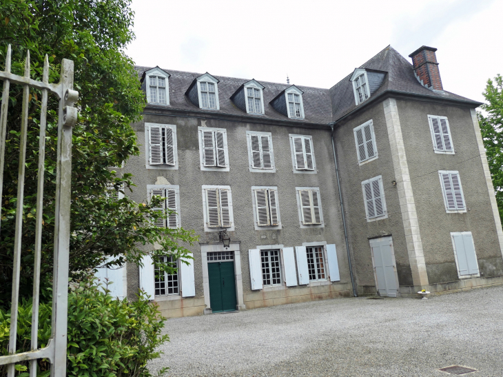 Place des Allées : château - Mauléon-Licharre