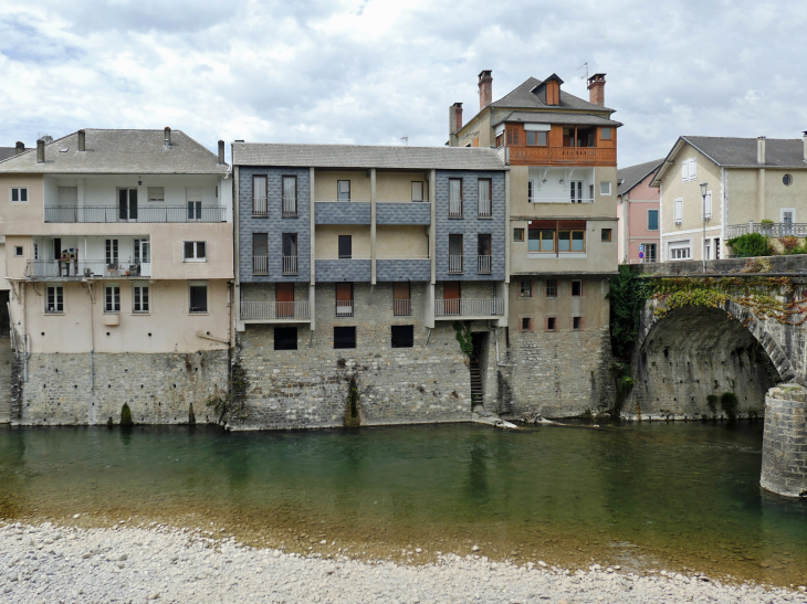 Maisons au bord du Saison - Mauléon-Licharre