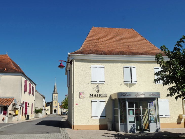 De la mairie à l'église - Mesplède