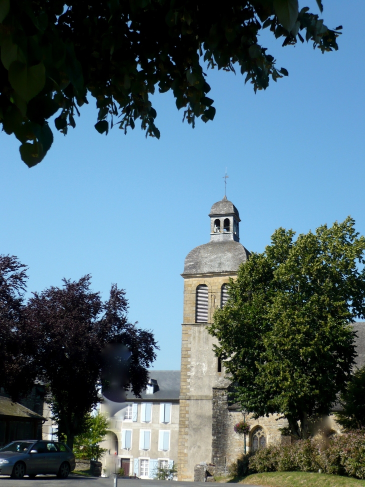 Clocher de l'église Saint-Germain d'Auxerre du XVIe siècle. - Navarrenx