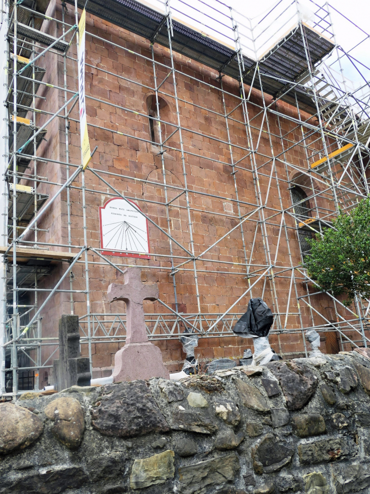 L'église en cours de rénovation - Ossès