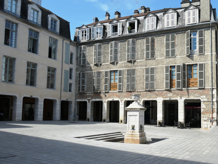 Place Reine Marguerite - Pau