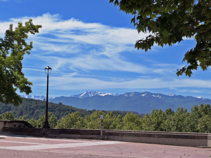 Boulevard des Pyrénées : vue sur les sommets - Pau