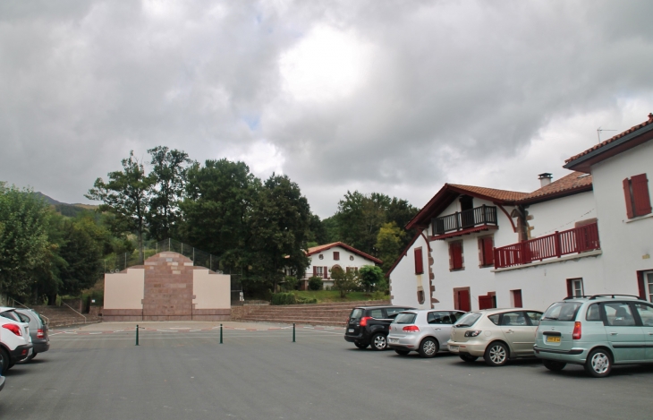 Le Fronton - Saint-Étienne-de-Baïgorry