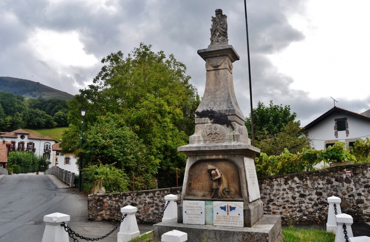 Monument aux Morts - Saint-Étienne-de-Baïgorry