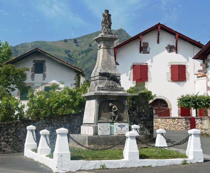 Le monument aux morts - Saint-Étienne-de-Baïgorry