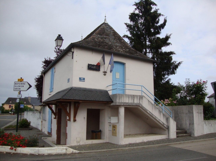 Saint-Goin (64400) la mairie