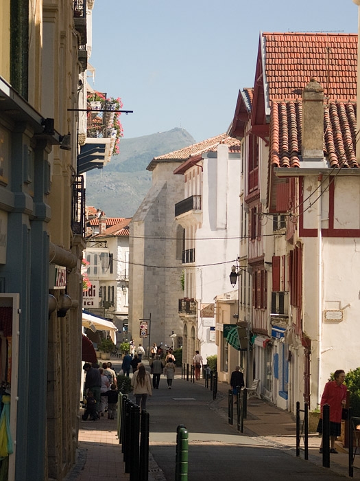 Ruelle de Saint-Jean et La Rhune - Saint-Jean-de-Luz