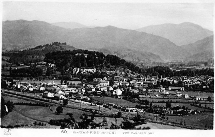 Vue panoramique, vers 1920 (carte postale ancienne). - Saint-Jean-Pied-de-Port